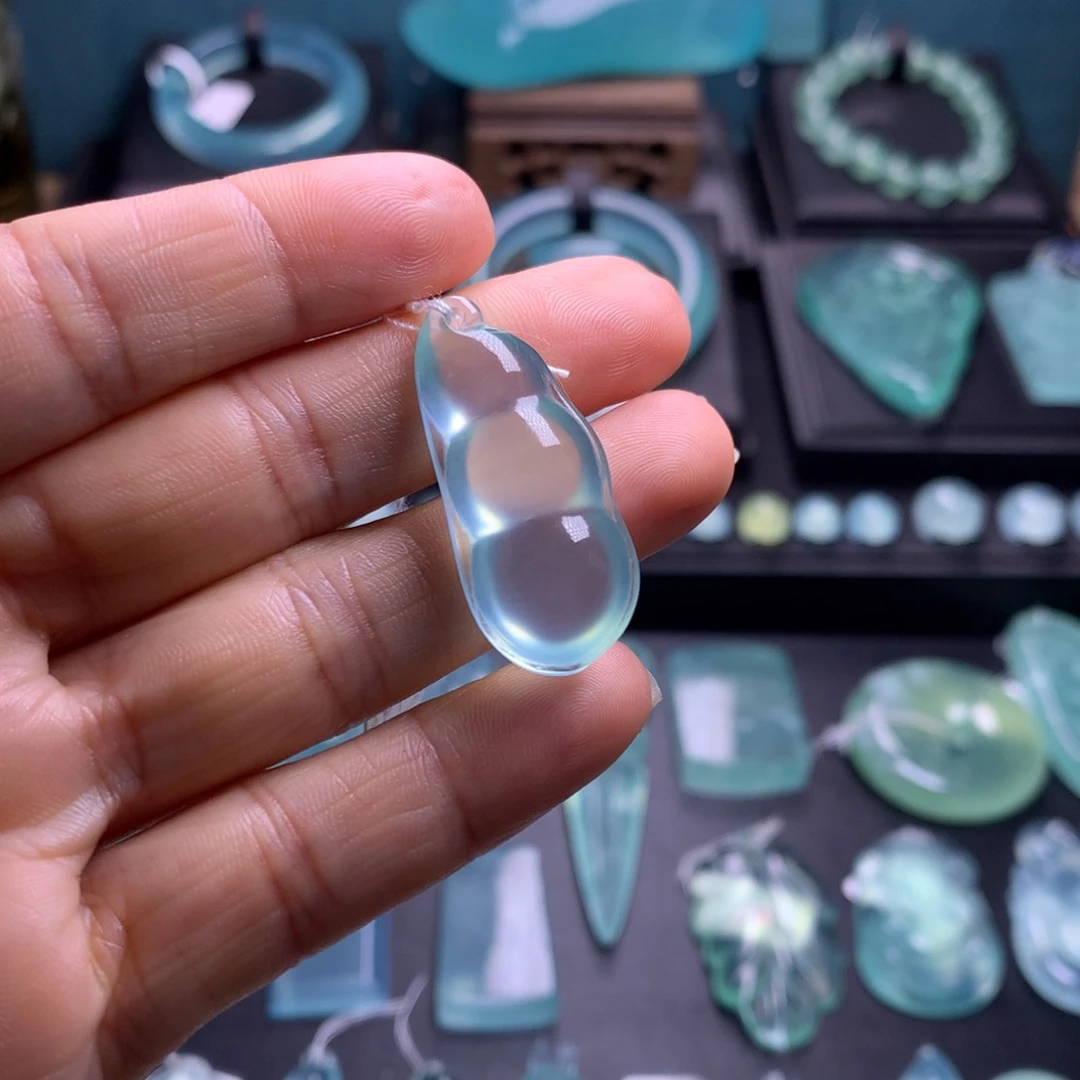 蛇纹石玉未镶嵌吊坠