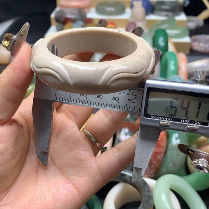 未镶嵌手镯石英质玉