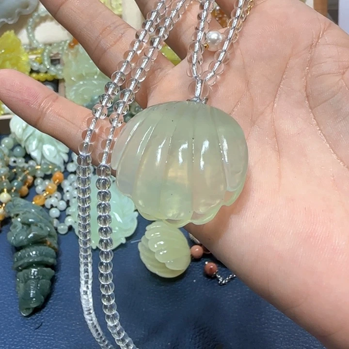 未镶嵌蛇纹石玉吊坠
