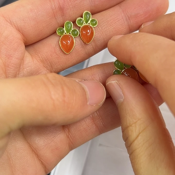 米***鼠南红玛瑙银S925镶嵌耳饰