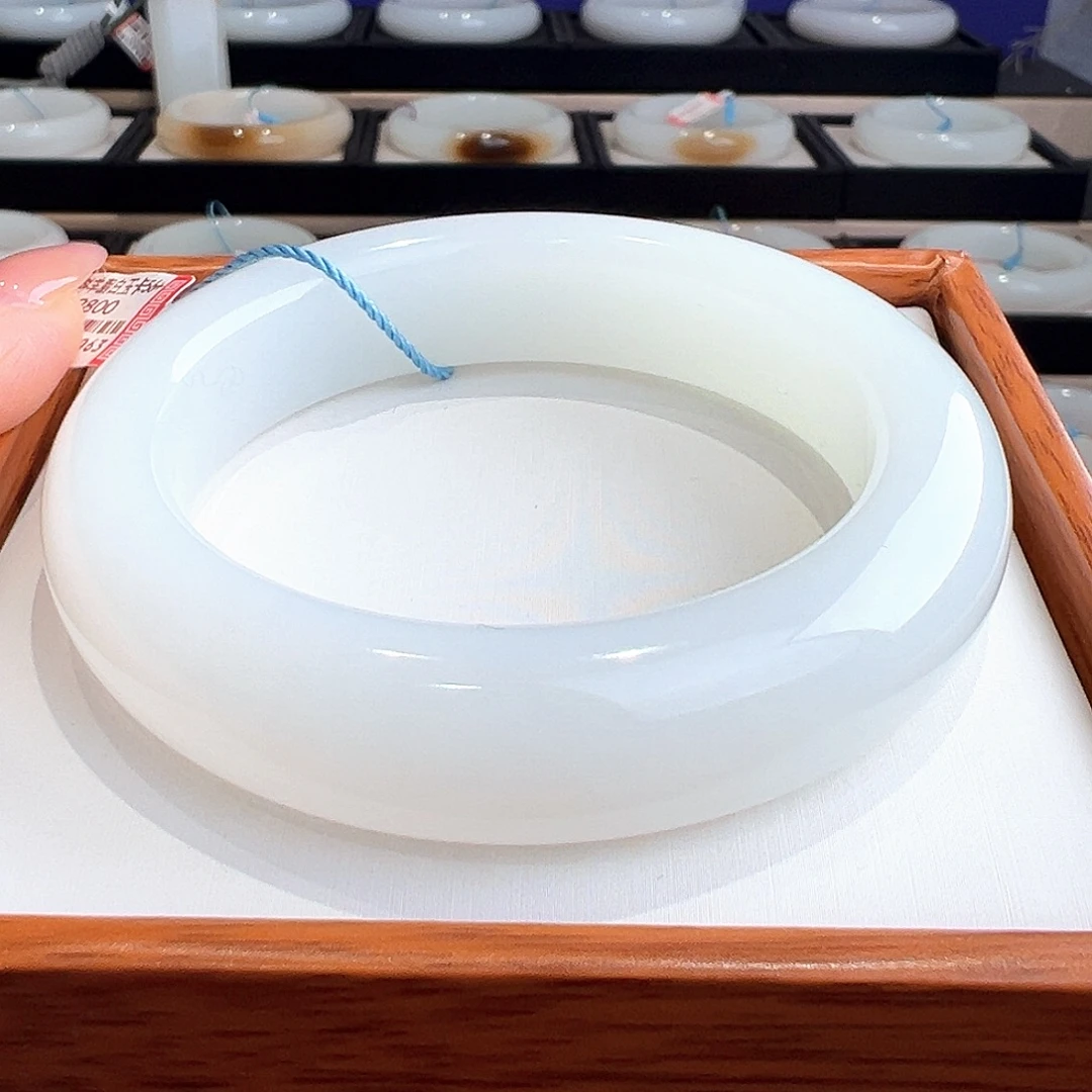 和田玉未镶嵌手镯