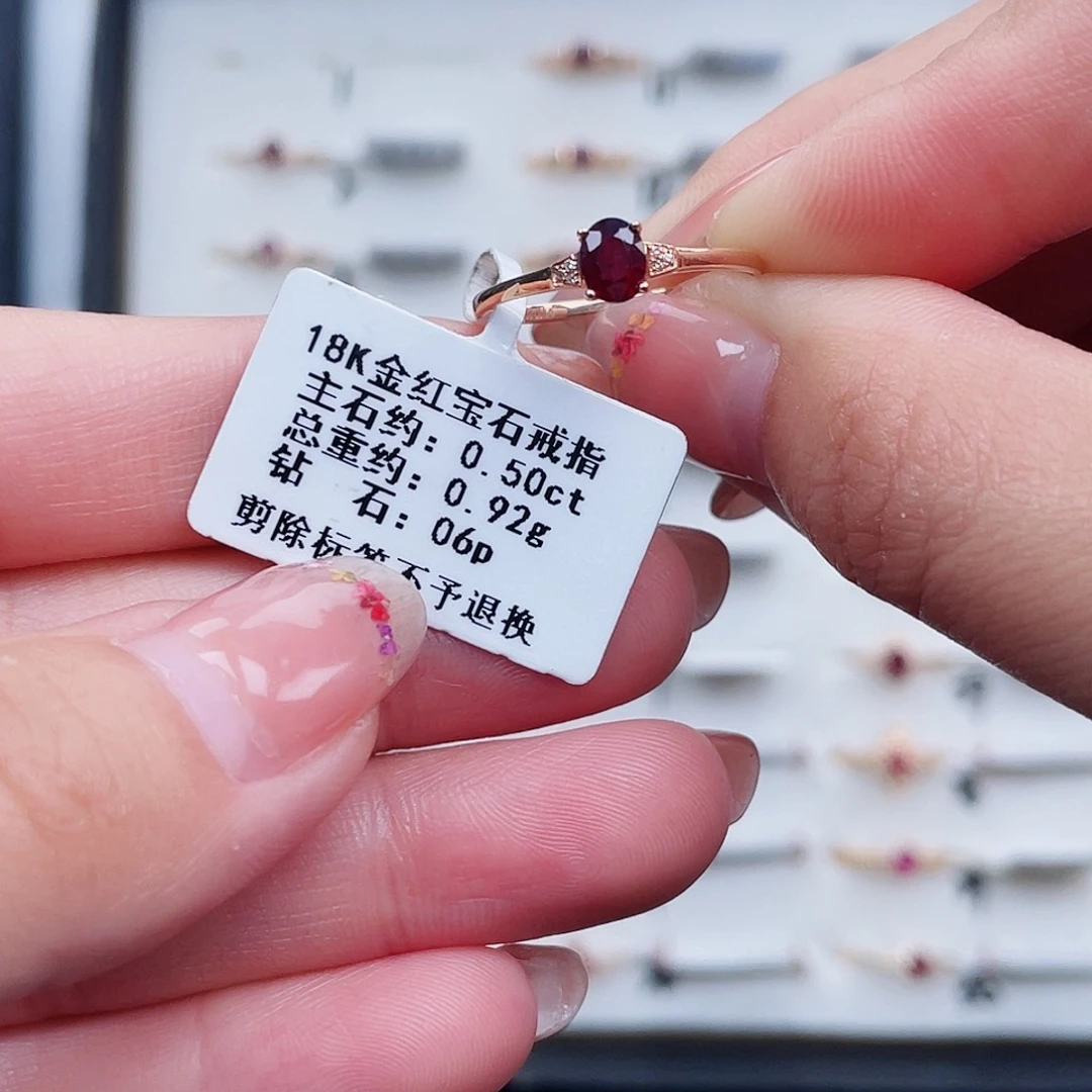 红宝石戒指18K金镶嵌