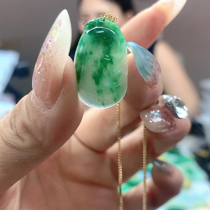 翡翠18K金镶嵌颈饰翡翠