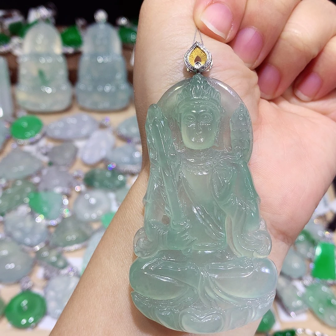 颈饰18K金镶嵌翡翠虚空藏
