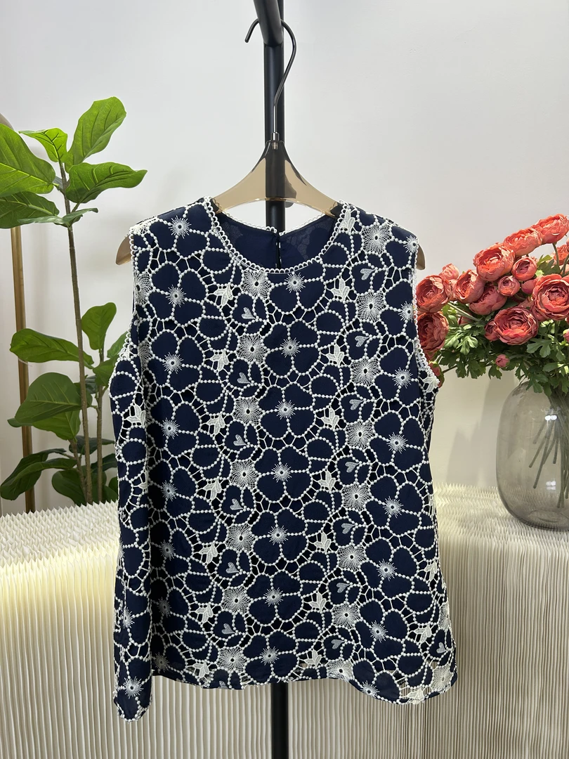 【深圳丽姐-易易】镂空钩花背心