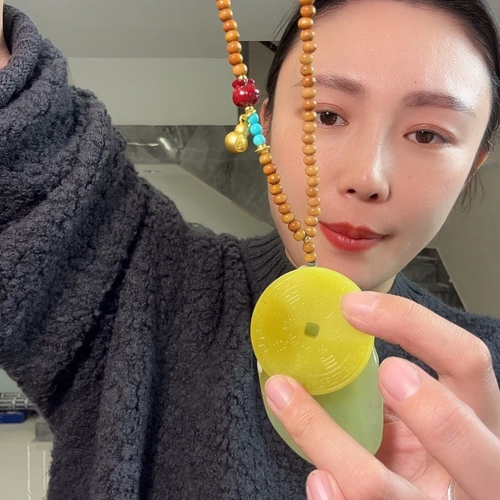 ****元蛇纹石玉未镶嵌颈饰