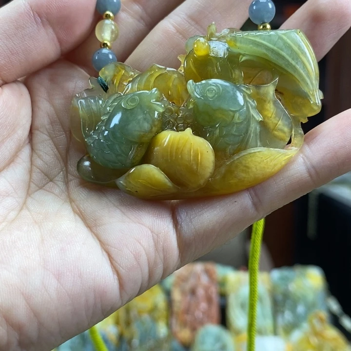 未镶嵌蛇纹石玉颈饰