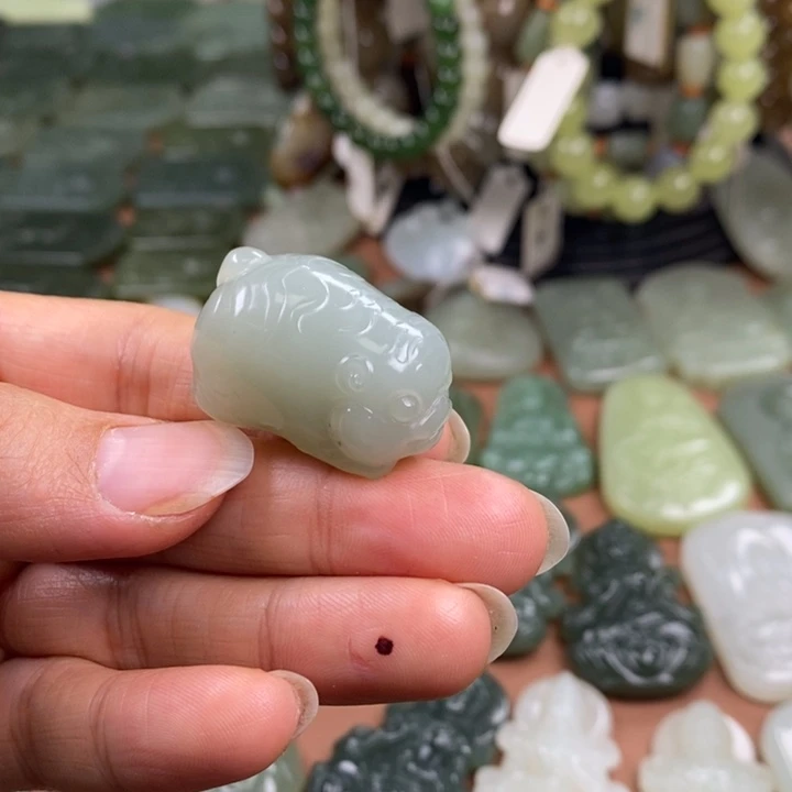 和田玉未镶嵌颈饰予