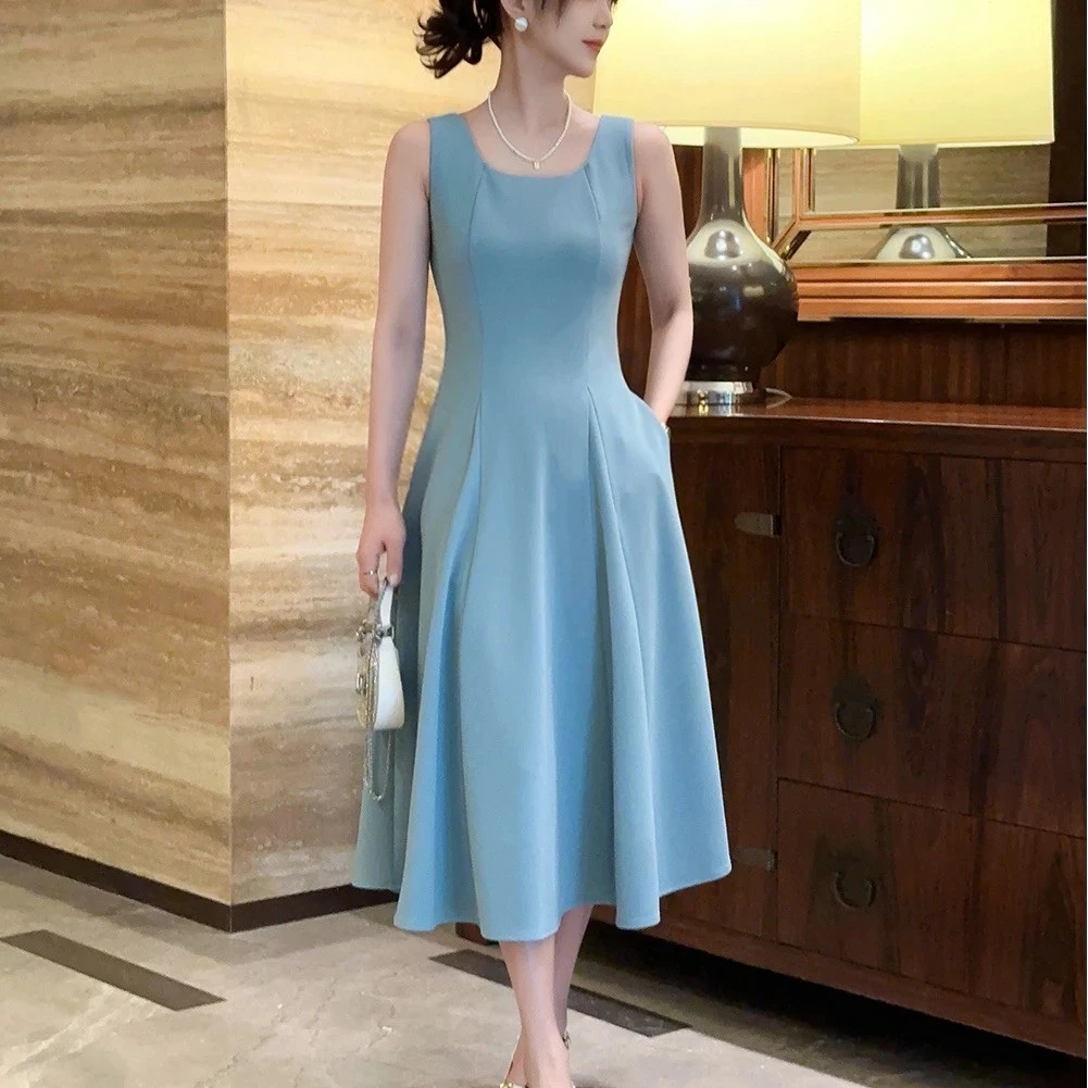 赫本风吊带无袖长裙法式连衣裙夏季气质小众设计感时尚收腰显瘦女