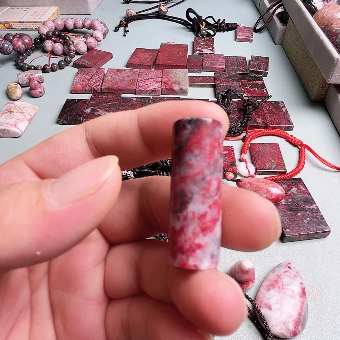 天然朱砂辰石吊坠