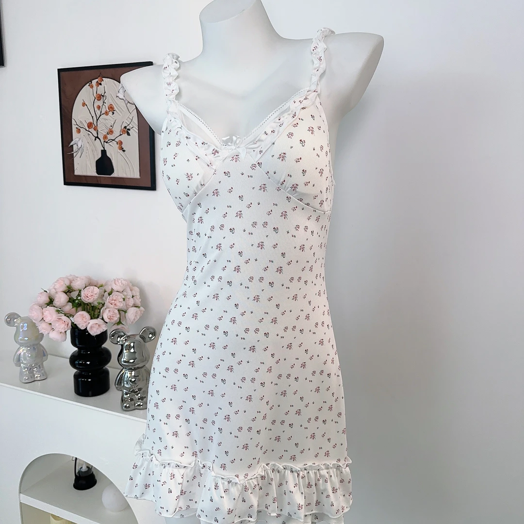 初见【80-140】小碎花纯情可爱纯欲甜美吊带睡裙家大码居服内衣性感