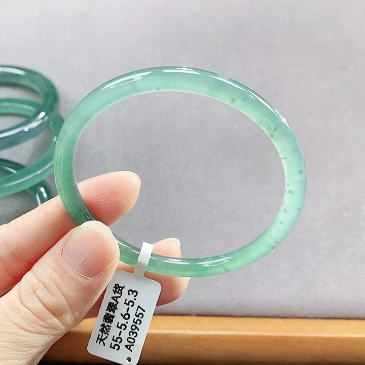 【闪购商品】未镶嵌手镯（圆镯）翡翠