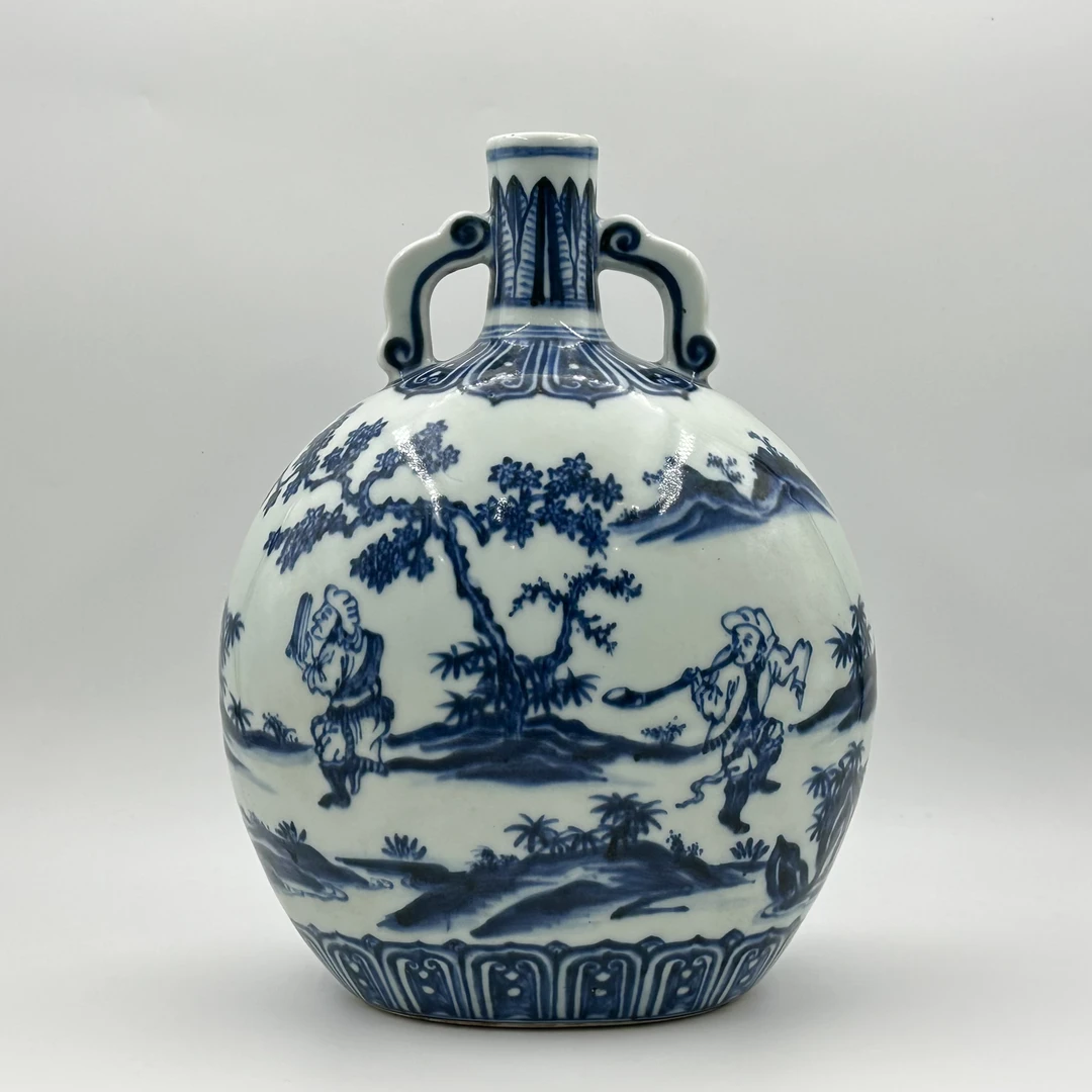 1790 明代青花人物故事图如意耳扁瓶 