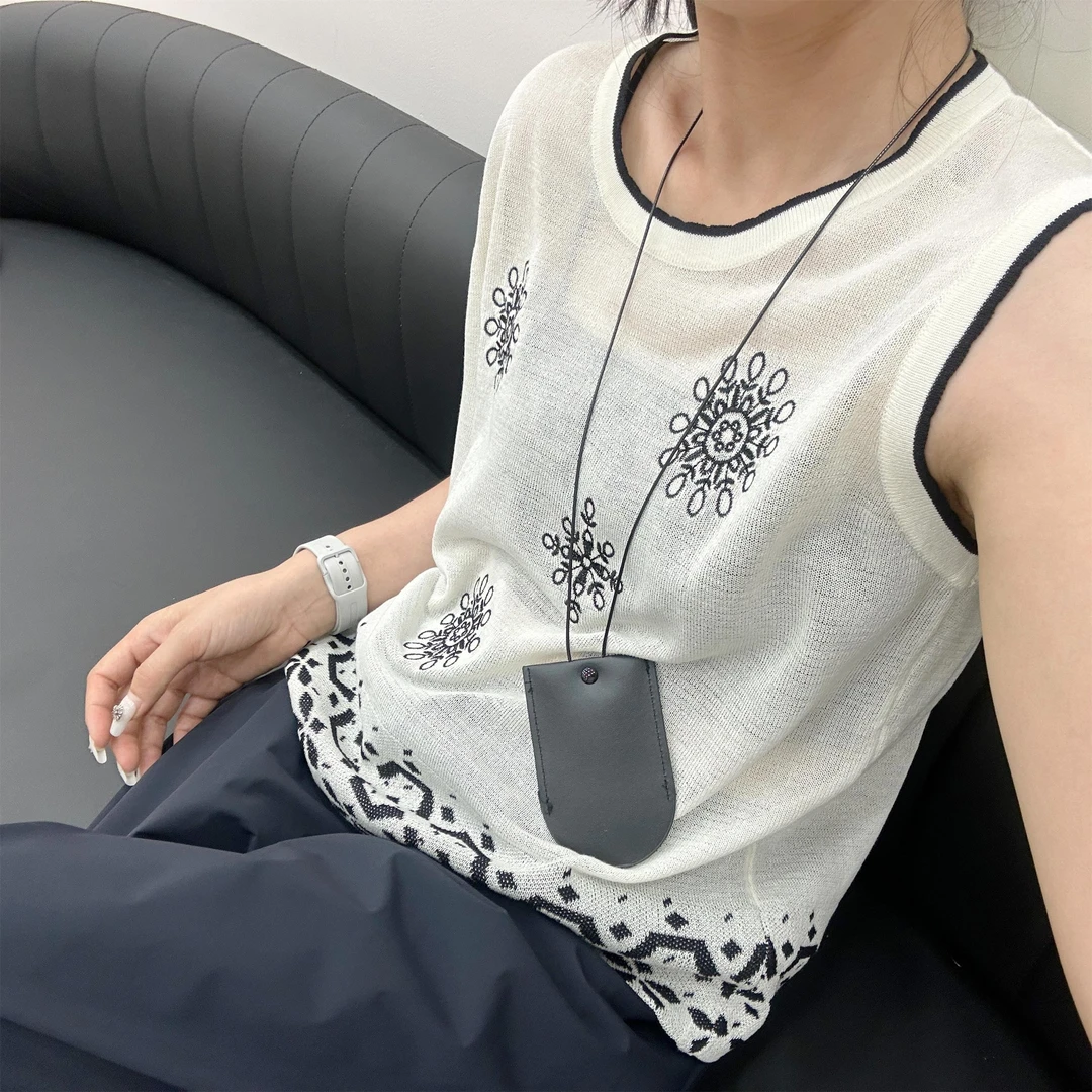 重工刺绣冰丝针织背心圆领宽松无袖薄款夏季女上衣通勤镂空透气