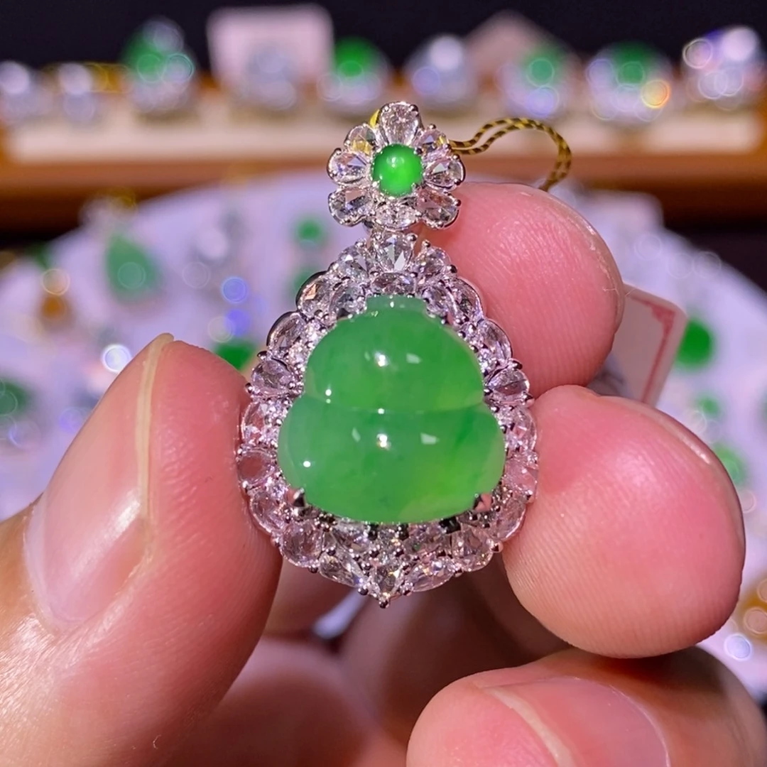 【闪购商品】颈饰18K金镶嵌翡翠