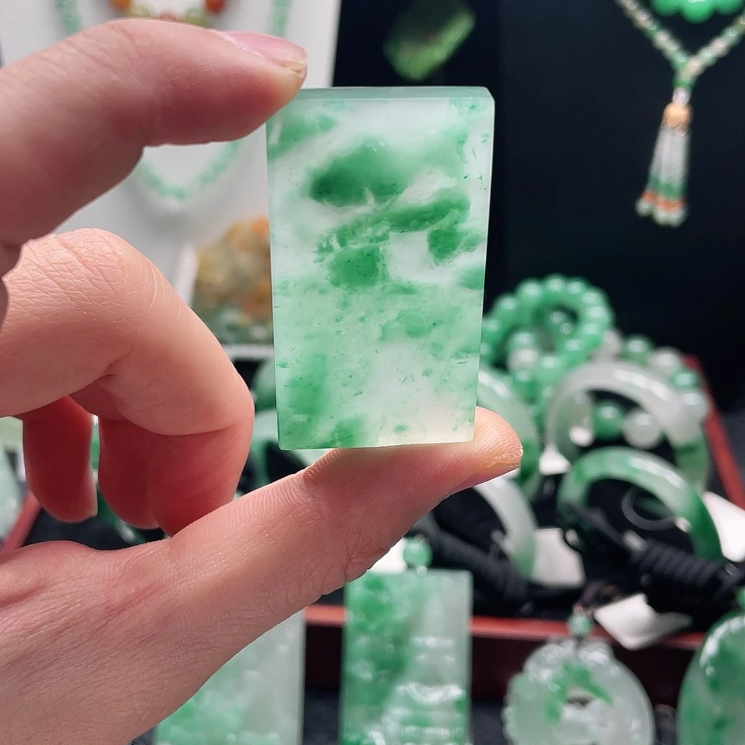 石英质玉未镶嵌吊坠