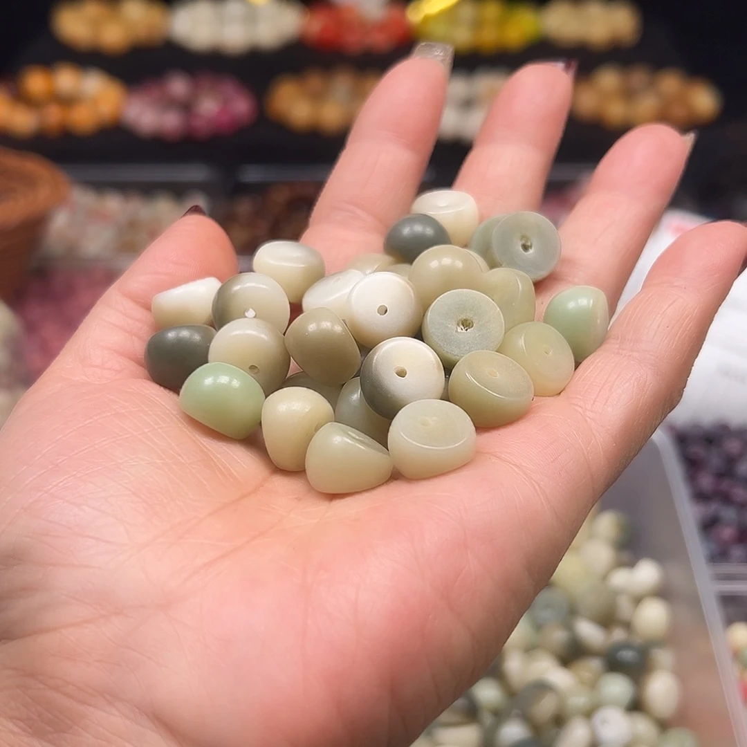 菩提根/象牙果手串微瑕卡14飘绿蒜瓣70颗