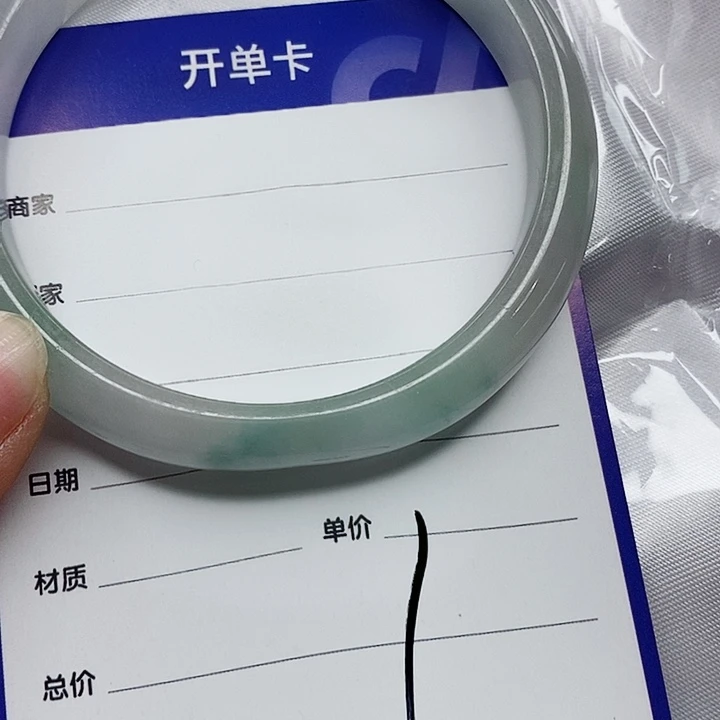 翡翠手镯未镶嵌翡翠