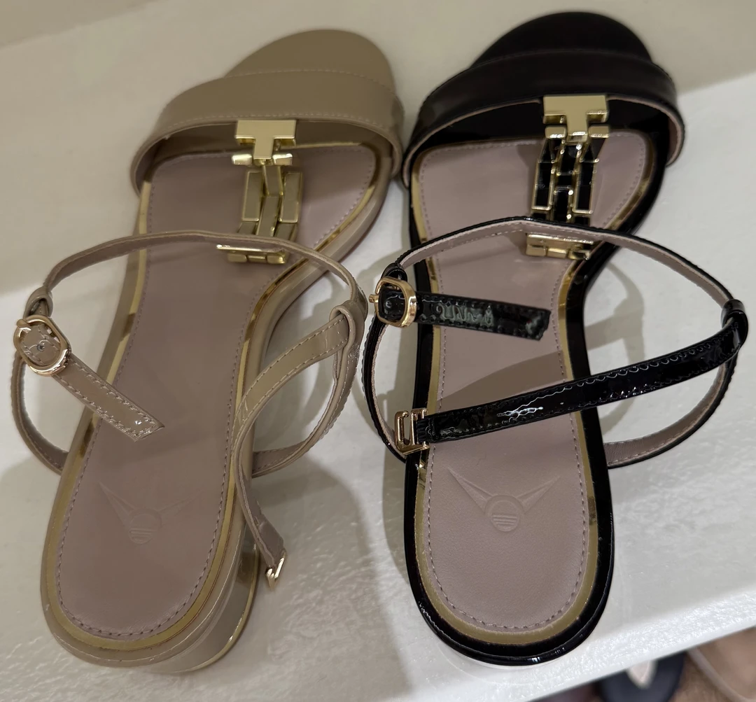 粗跟中跟一字带百搭休闲女胶粘鞋一字带凉鞋高跟鞋时尚露趾