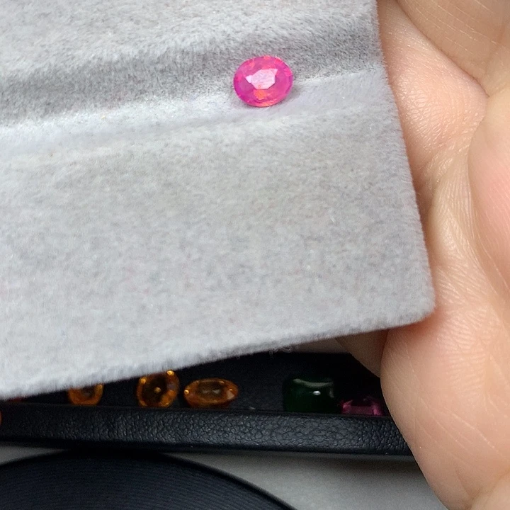 蓝宝石裸石0.68ct帕帕拉恰