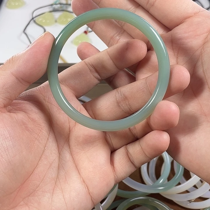 玛瑙/玉髓手镯未镶嵌59