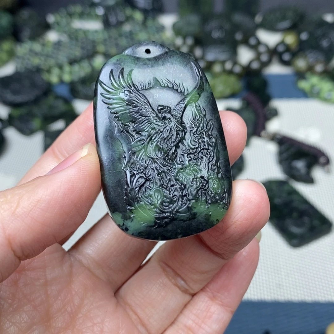 蛇纹石玉未镶嵌颈饰