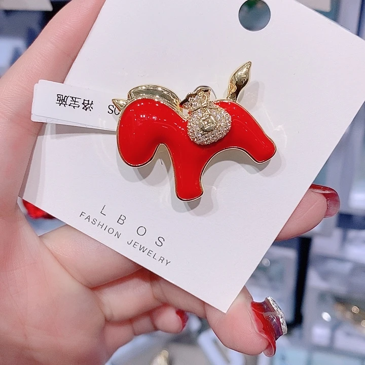 锆石铜合金小马胸针 红色