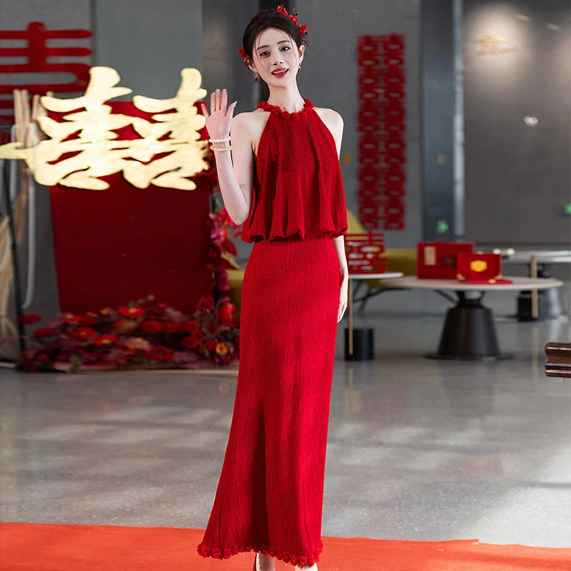 新中式挂脖订婚礼服2025新款高级感出阁宴气质显瘦红色结婚敬酒服