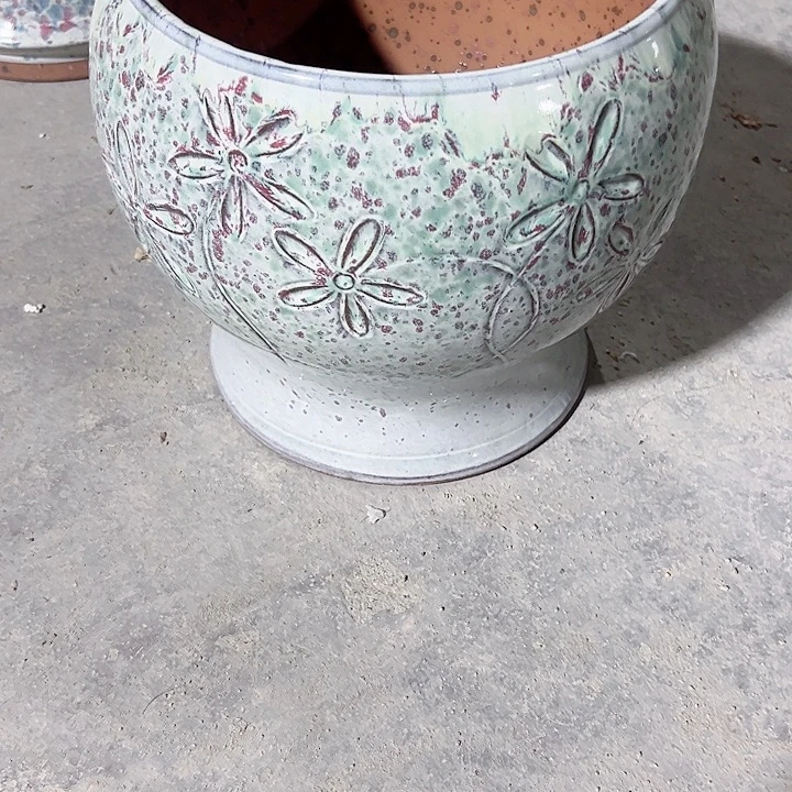 高度26厘米口25厘米