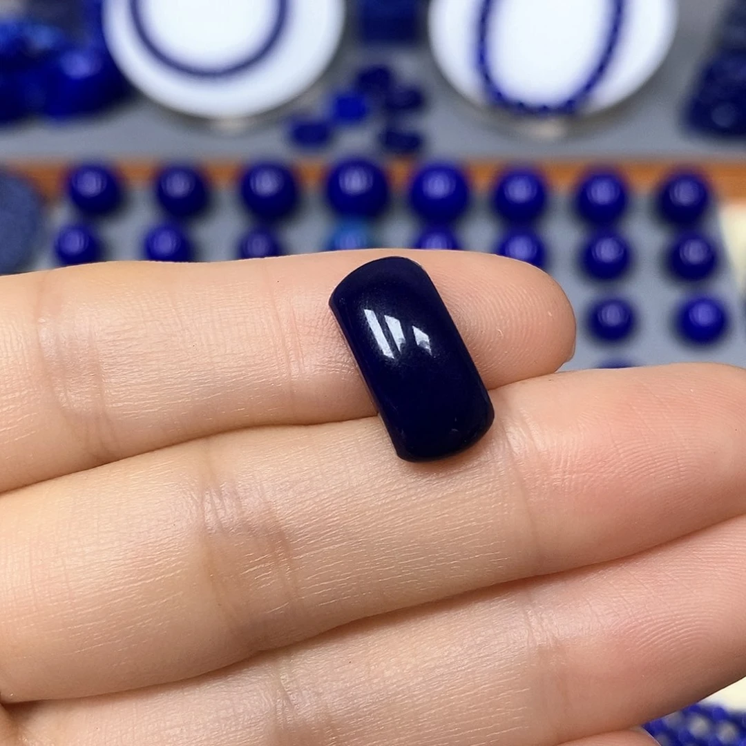 青金石未镶嵌裸石半**?