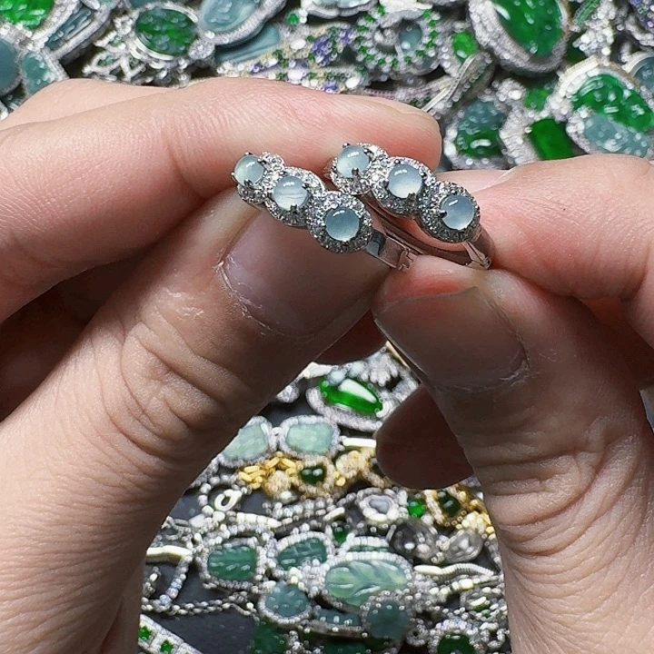 翡翠颈饰未镶嵌天然A货翡翠放漏