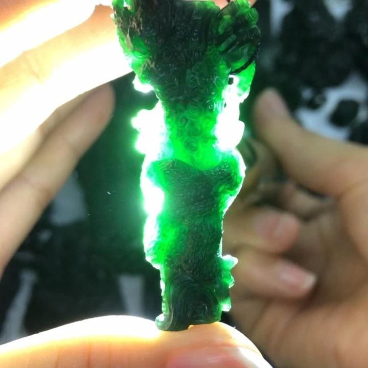 定制翡翠未镶嵌龙柱