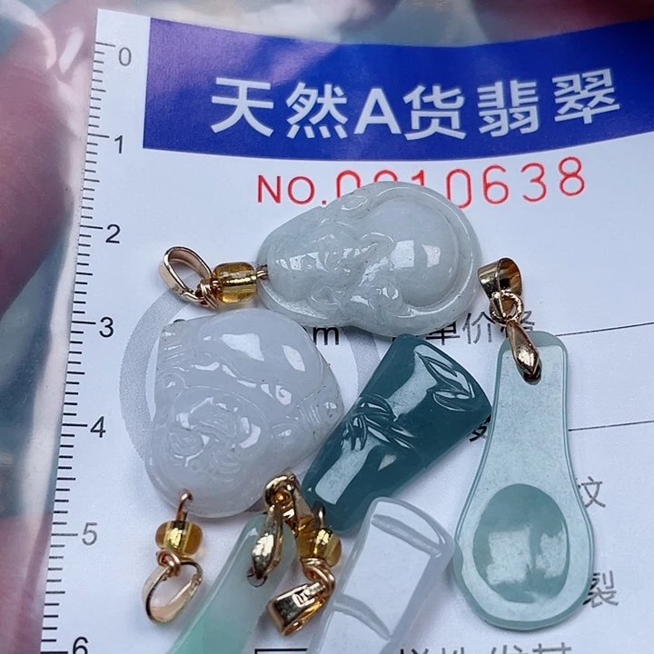 吊坠(不含链)未镶嵌翡翠