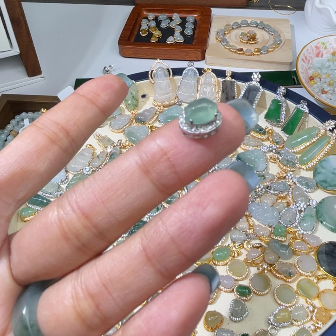 阿***玖颈饰银S925镶嵌翡翠翡翠