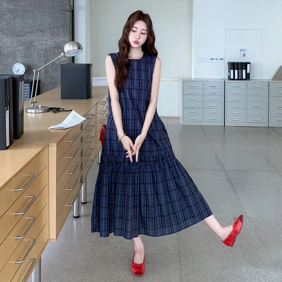 显瘦气质法式小众背心连衣裙女2025修身新款蓝色今年流行爆款裙子