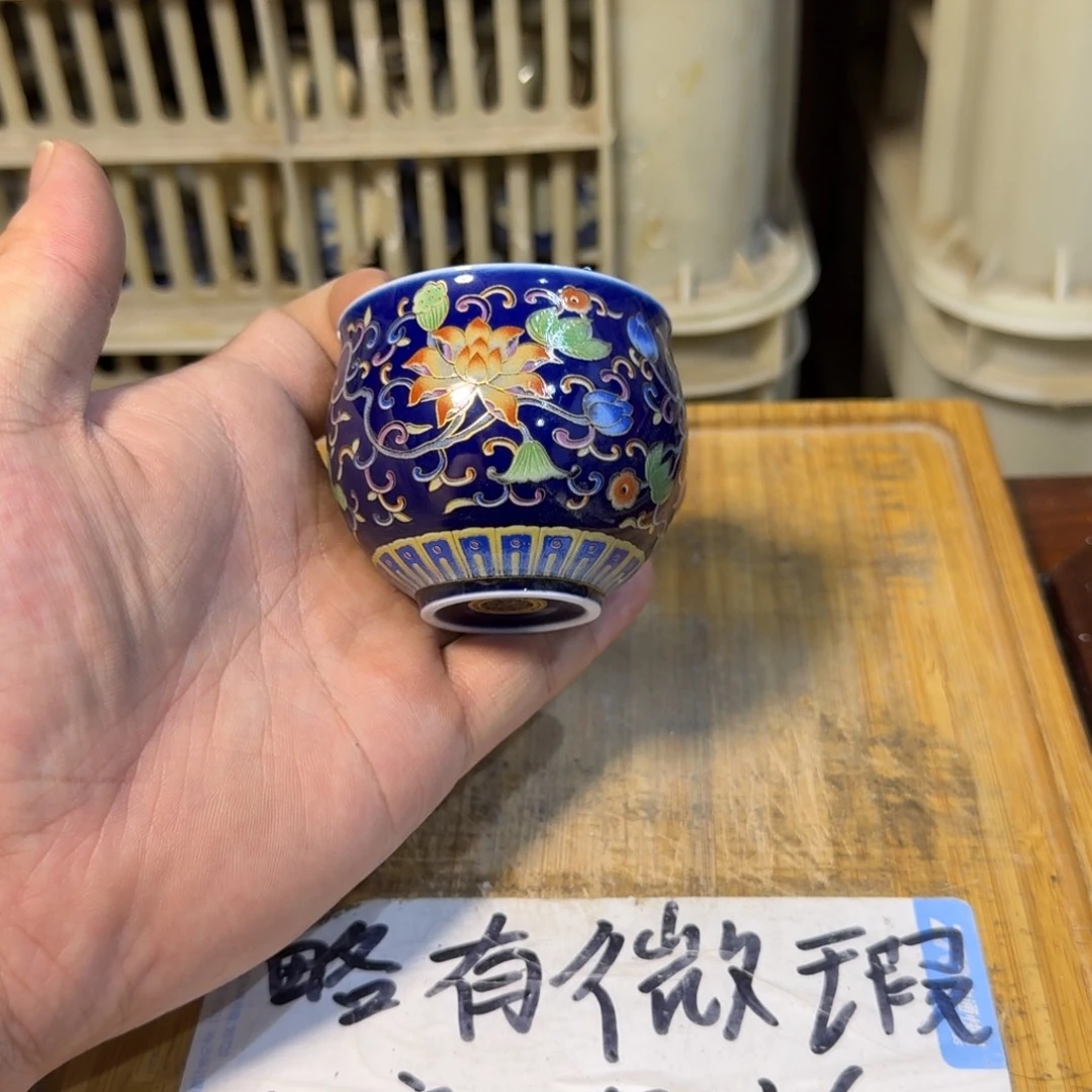 微瑕疵介意勿拍陶瓷器皿E499底部微瑕疵介意勿拍