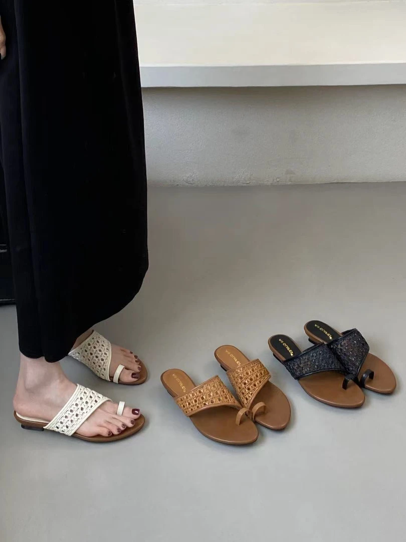 夏季人字拖薄款一字拖B6-3凉鞋粗跟软底方头女士外穿时尚休闲百搭