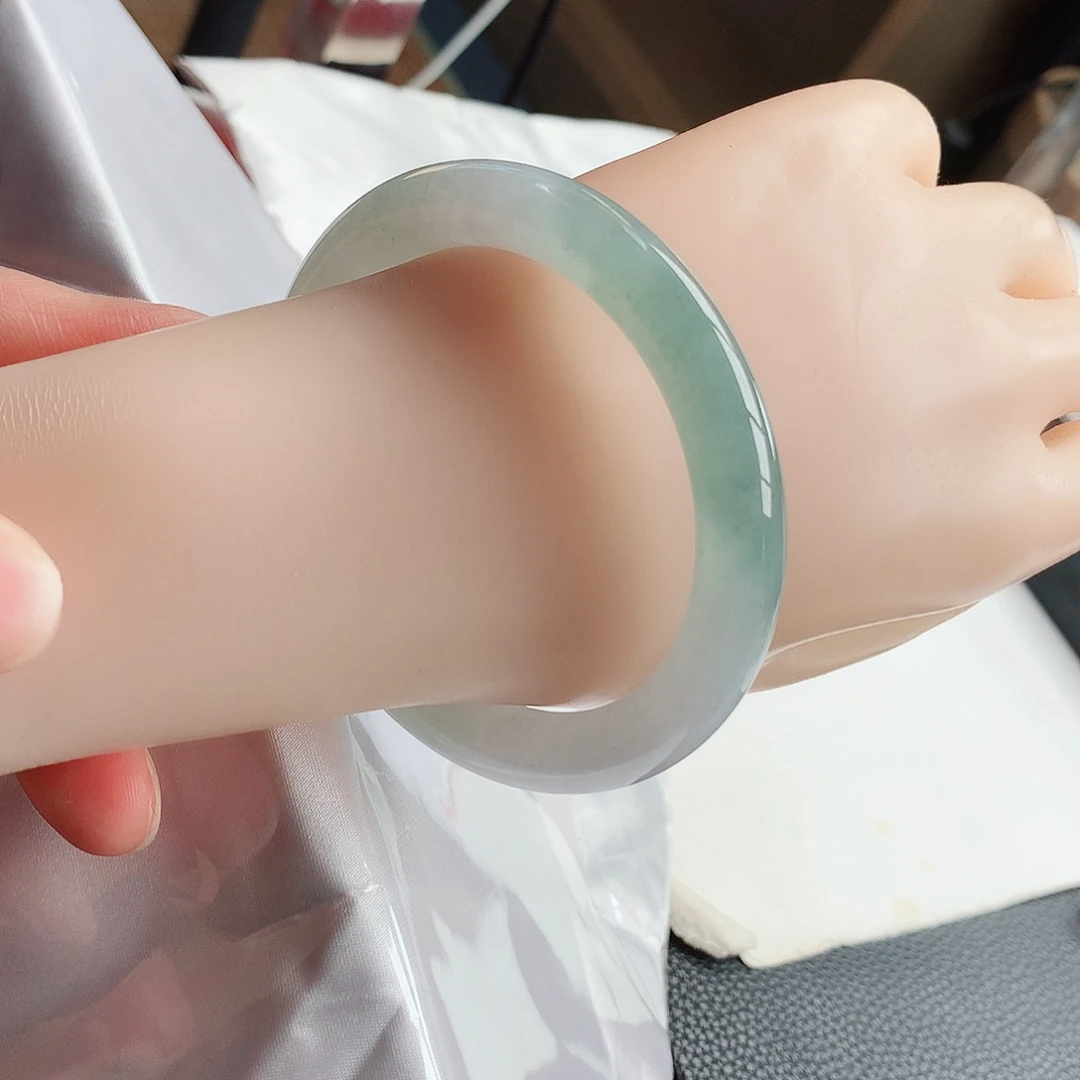 翡翠手镯未镶嵌天然翡翠A货