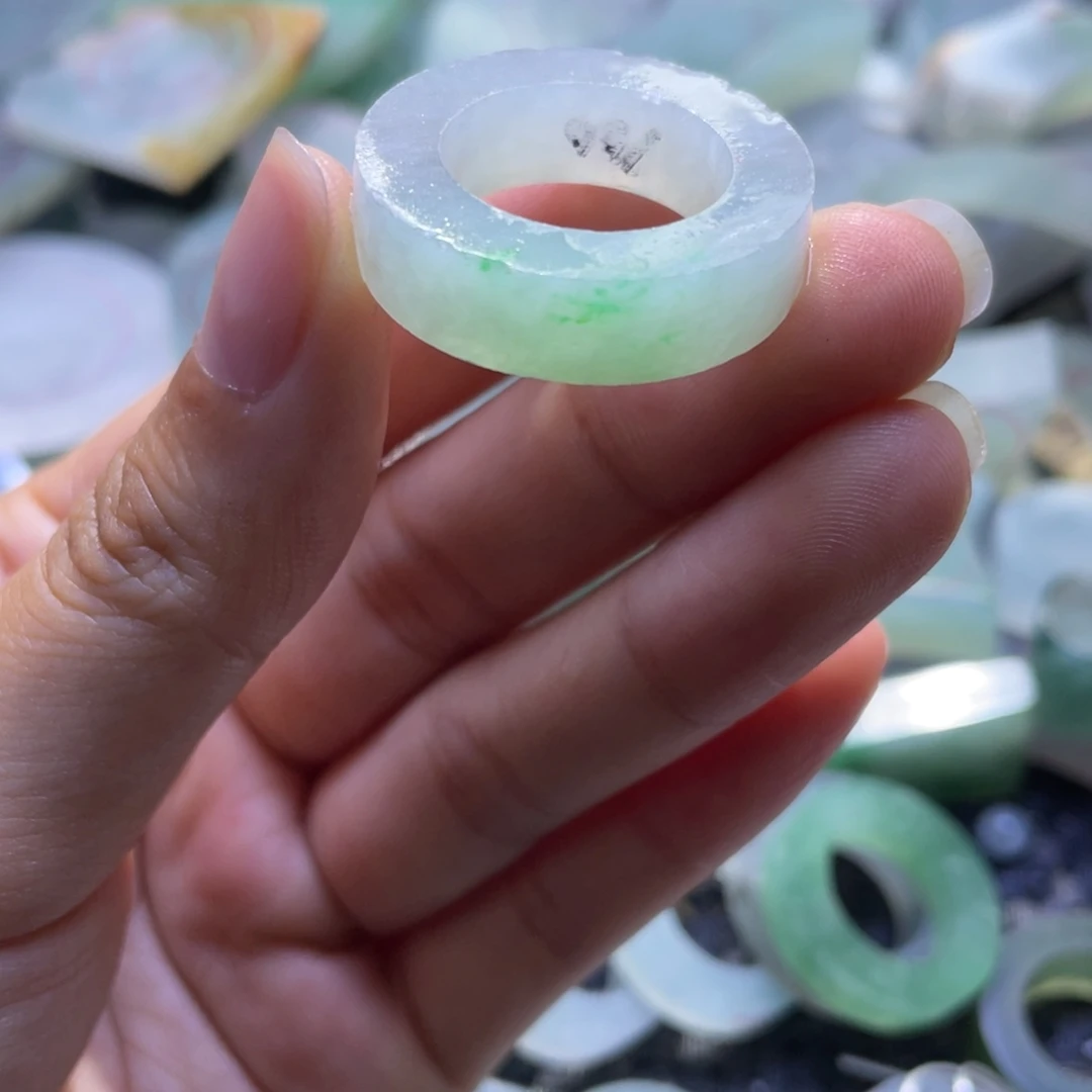 定制翡翠未镶嵌戒指