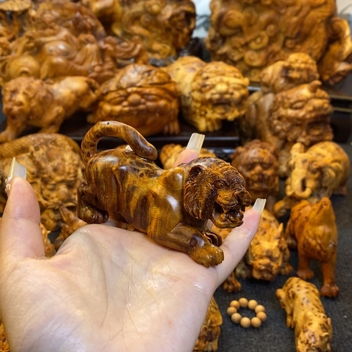 王***峰柏木老虎手把件手把件手把件