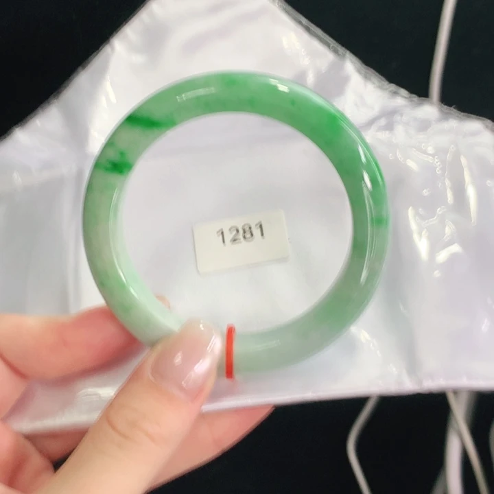翡翠手镯未镶嵌卡***勒天然缅甸翡翠手镯01