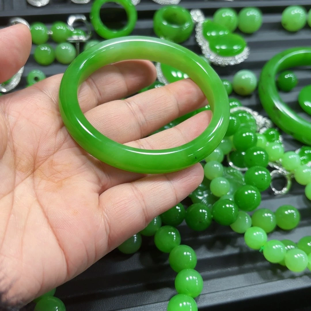 和田玉（碧玉）镯子未镶嵌伊**单