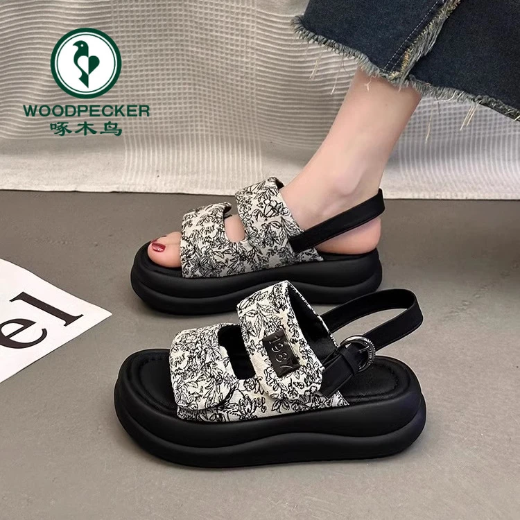 啄木鸟厚底罗马凉鞋女2025夏新款中式踩屎感外穿增高国风沙滩凉鞋