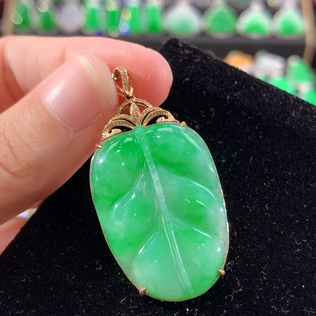 翡翠18K金镶嵌颈饰