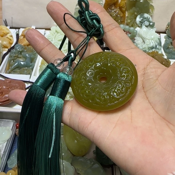 蛇纹石玉吊坠未镶嵌虚**愚