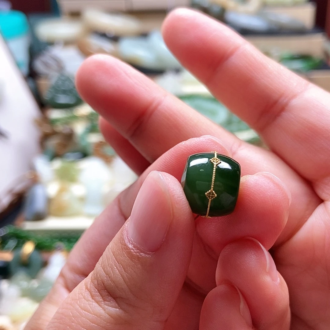 吊坠(不含链)18K金镶嵌和田玉