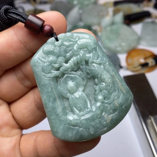 翡翠未镶嵌颈饰翡翠