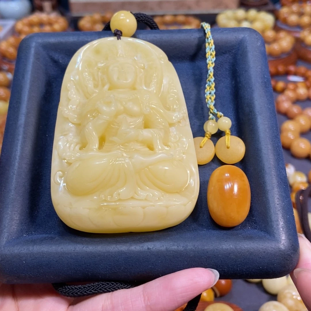 三***国未镶嵌颈饰琥珀蜜蜡