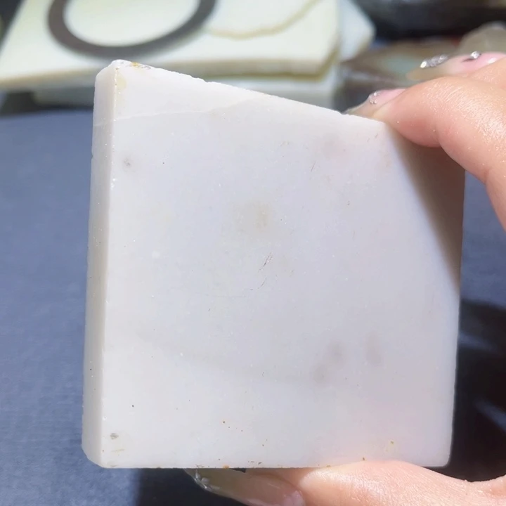 和田玉（糖玉）未镶嵌珠宝奇石