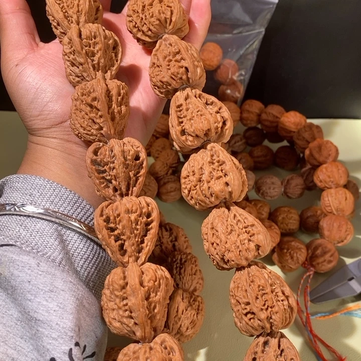 ****手串文玩核桃…………